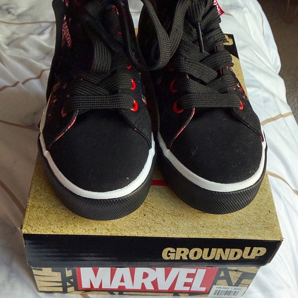 Marvel Black and Red High-Top Sneakers boys size 1 new